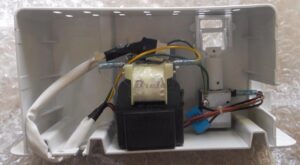 MOTEUR + SUPPORT BAC A GLACE DAEWOO
